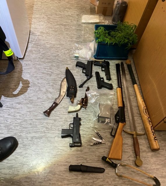 Waffen und Drogen in Kittsee sichergestellt Waffen und Drogen in Kittsee sichergestellt
