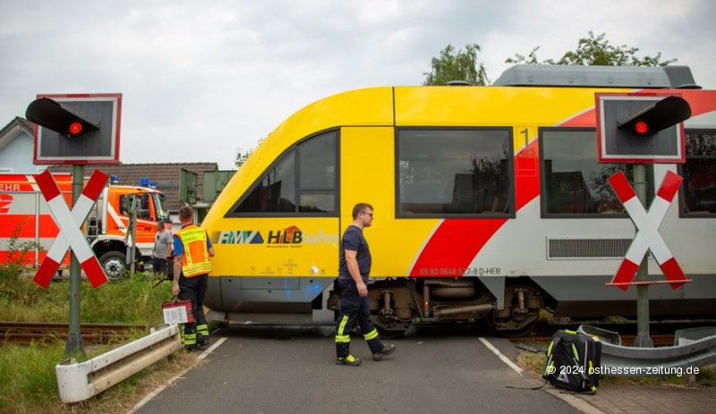 Zug kollidiert mit Verkehrsteilnehmer Zug kollidiert mit Verkehrsteilnehmer